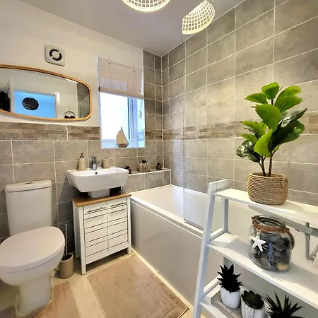 Seaside Beach Themed Home With Garden And Driveway Lytham St Annes Exterior photo