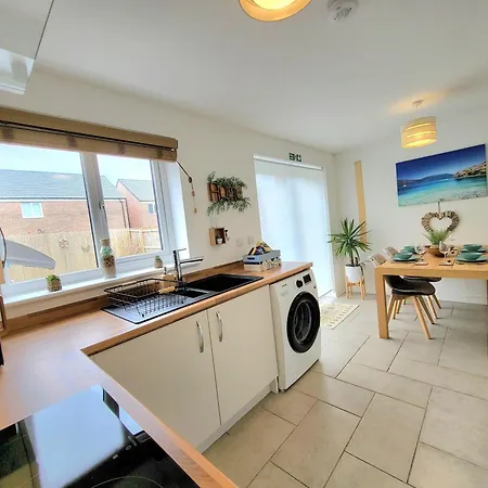 Seaside Beach Themed Home With Garden And Driveway Lytham St Annes Exterior photo