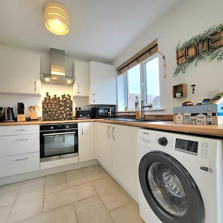Seaside Beach Themed Home With Garden And Driveway Lytham St Annes Exterior photo